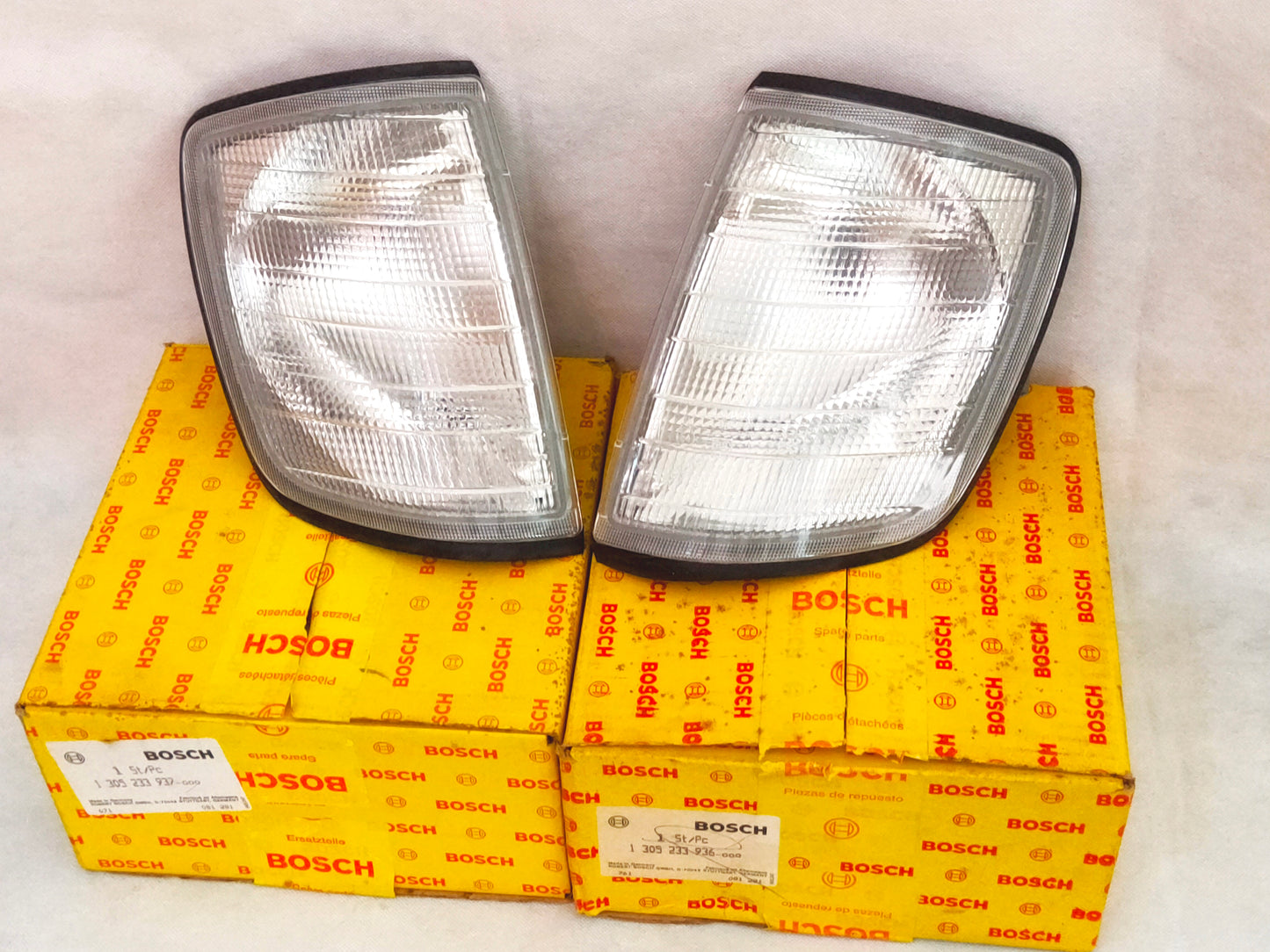 Mercedes W124 E500 Turn Signal Light Set L+R NOS Genuine BOSCH 1 305 233 936\937